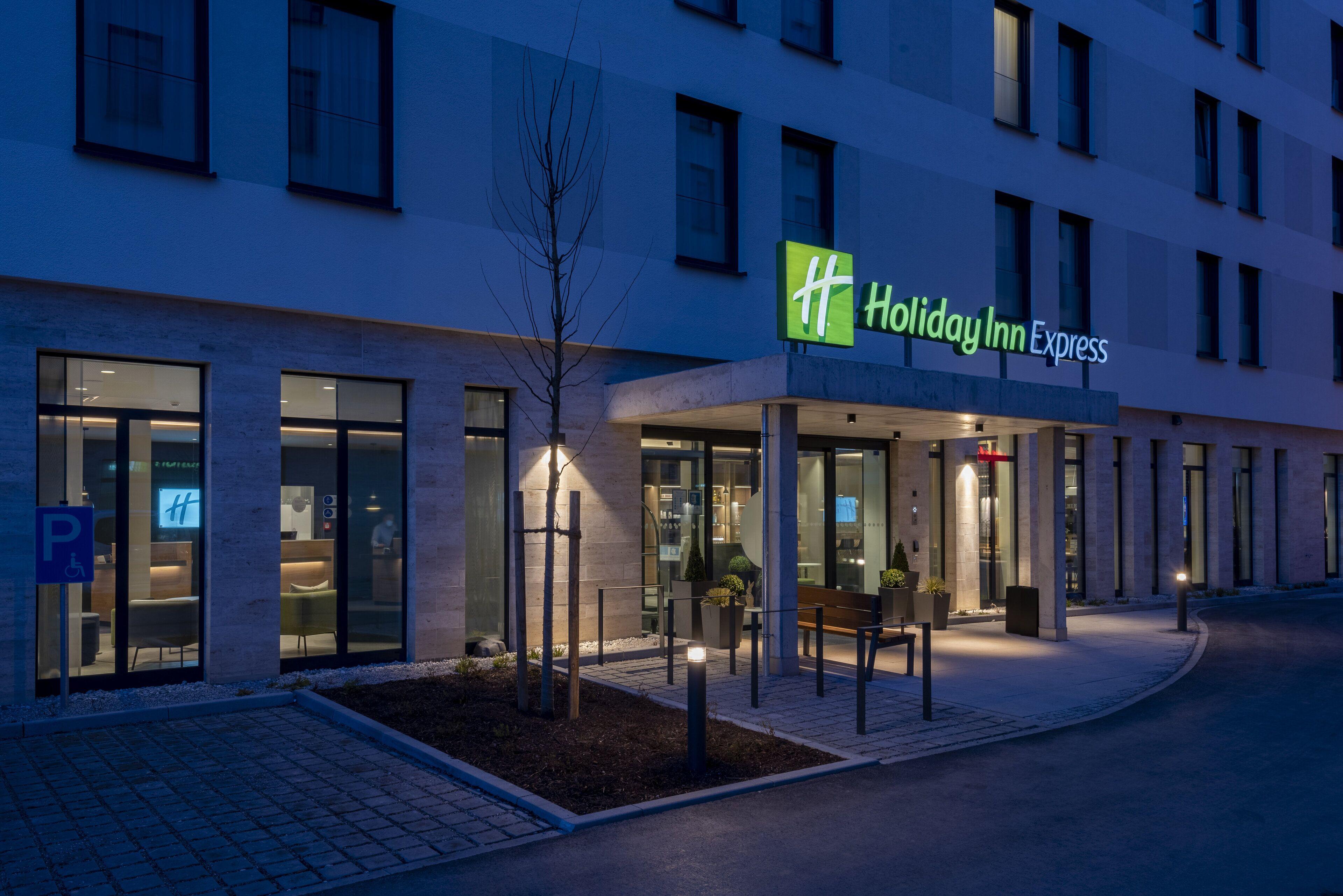 Holiday Inn Express - Munich North By Ihg — Photos 1